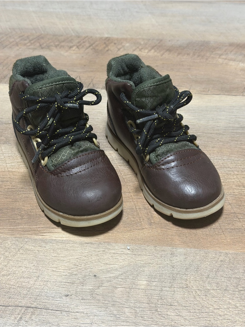 OshKosh B’gosh Toddler Boots | Size 8